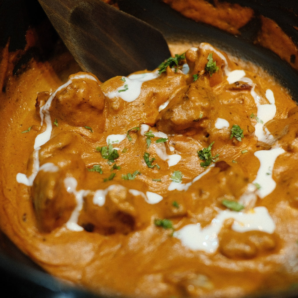 Chicken madras with drizzle of cream